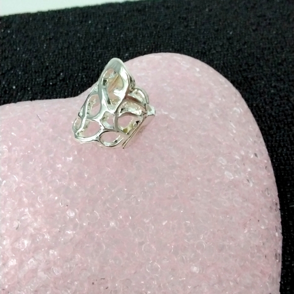 Statement ring in silvertone, size 8 adjustable - Picture 5 of 11